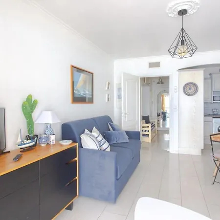 Seafront Furnished Flat 胡安莱潘
