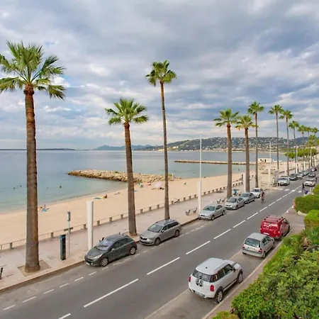 Seafront Furnished Flat شقة جوان ليه باه