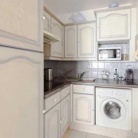 Seafront Furnished Flat جوان ليه باه